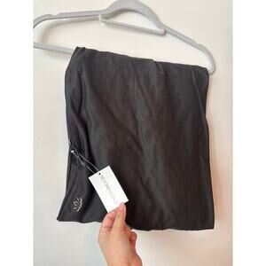 NWT Beyond Yoga Zipper Pocket Infinity Scarf in Black OS